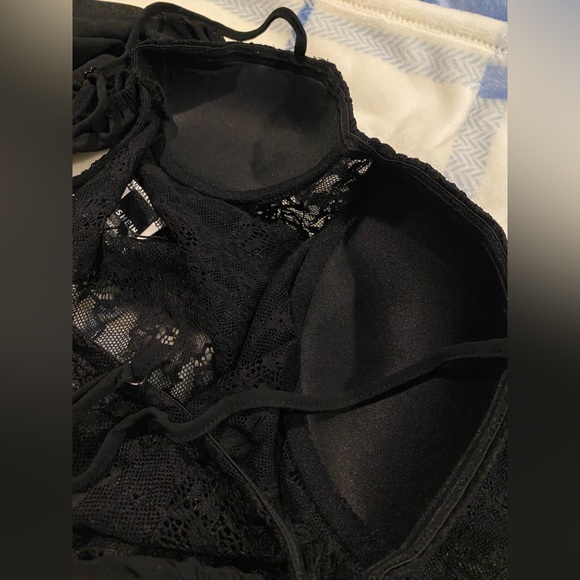 NWT lantern sleeve black lace bodysuit - Picture 4 of 6